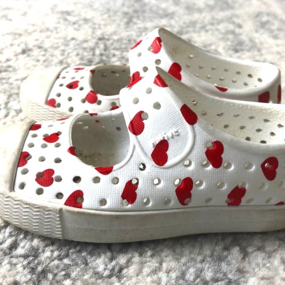 NATIVE Girls Water Shoes Mary Janes White Hearts